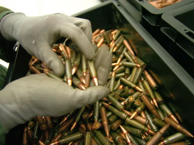 pirotehnik - vzdrževanje streliva <br> odprtje - objekt za obvladovanje streliva v SV Slovenska vojska; strelivo - municija, voja&scaron;ki kompleks, Brezovica pri Borovnici, //FOTO: Bojan Velikonja<br><br>OPOMBA: ZA OBJAVO V ČASOPISU DNEVNIK