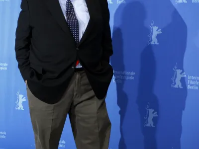 Der amerikanische Schauspieler John Goodman posiert am Samstag, 7. Februar 2009, bei einer Fotogelegenheit fuer den Film "In The Electric Mist" bei der "Berlinale" in Berlin. Vom 5. bis 15. Februar 2009 finden die 59. Internationalen Filmfestspiele Berlin statt. (AP Photo/Markus Schreiber) -----U.S. actor John Goodman poses during a photo-call for the competition movie 'In The Electric Mist' at the Berlinale in Berlin, Germany, Saturday, Feb. 7, 2009. The 59th International Film Festival Berlin takes place in the German capital from Feb. 5 until Feb. 15, 2009. (AP Photo/Markus Schreiber)