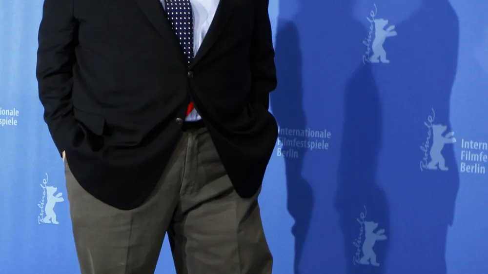 Der amerikanische Schauspieler John Goodman posiert am Samstag, 7. Februar 2009, bei einer Fotogelegenheit fuer den Film "In The Electric Mist" bei der "Berlinale" in Berlin. Vom 5. bis 15. Februar 2009 finden die 59. Internationalen Filmfestspiele Berlin statt. (AP Photo/Markus Schreiber) -----U.S. actor John Goodman poses during a photo-call for the competition movie 'In The Electric Mist' at the Berlinale in Berlin, Germany, Saturday, Feb. 7, 2009. The 59th International Film Festival Berlin takes place in the German capital from Feb. 5 until Feb. 15, 2009. (AP Photo/Markus Schreiber)