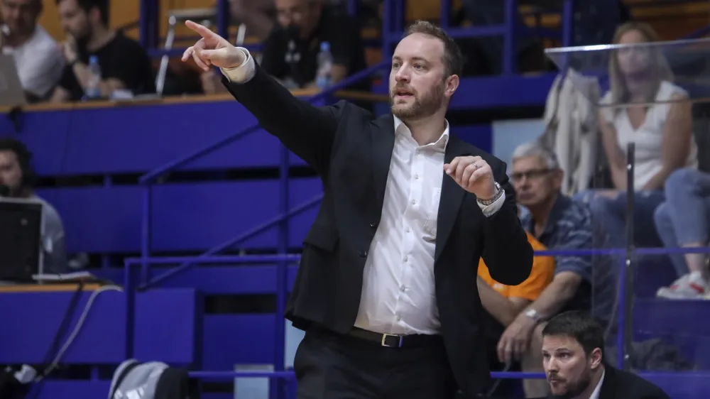 trener Heliosa Dejan Jakara- 25.05.2022 &ndash; &scaron;port - ko&scaron;arka - 1. tekma finala državnega prvenstva v ko&scaron;arki med Helios Domžale in Cedevita Olimpija /FOTO: Jaka Gasar