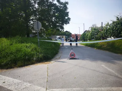 Kaj se je dogajalo v hi&scaron;i, ko je pred njo v avtu umiral deček, na policiji &scaron;e niso želeli pojasniti, če&scaron; da preiskava &scaron;e poteka. F Mojca Marot