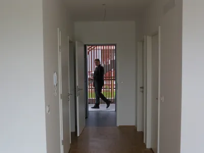 ljubljanski župan Zoran Janković;- 19.05.2016 - nova stanovanjska soseska Dolgi most, Ob progi 3 v Ljubljani - neprofitna stanovanja Javnega stanovanjskega sklada Mestne občine Ljubljana (MOL) - nepremičnine//FOTO: Bojan Velikonja