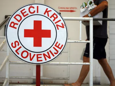 - ilustrativna fotografija - Rdeči križ Slovenije (RKS) - Območno združenje RK Ljubljana - Humanitarni center prehrambenih artiklov, Humanitarni Center - centralno skladi&scaron;če - Trža&scaron;ka cesta 132 //FOTO: Bojan Velikonja