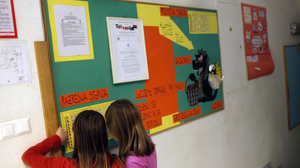 - &scaron;olstvo - osnovno&scaron;olci - učenci - pouk - - Osnovna &scaron;ola Ledina, Komenskega ulica 19 //FOTO: Luka Cjuha