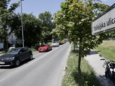 Ljubljanska občina naj bi v letu 2024 začela celovito rekonstrukcijo Tbilisijske ceste na odseku med Jamovo cesto in Cesto v Mestni log. Projekt vključuje tudi gradnjo novega mostu čez Grada&scaron;čico.