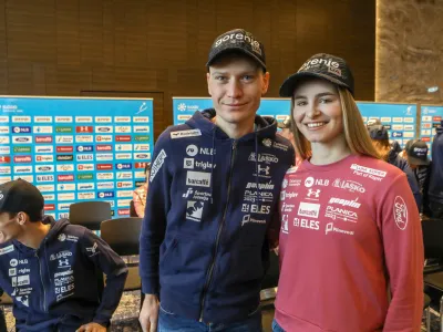 Anže Lani&scaron;ek (levo) in Nika Križnar sta se veselila bronaste kolajne na tekmi me&scaron;anih ekip na evropskih igrah v Zakopanah. Foto: Luka Cjuha