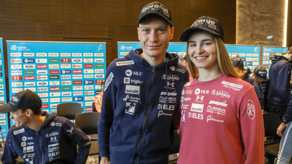 Anže Lani&scaron;ek (levo) in Nika Križnar sta se veselila bronaste kolajne na tekmi me&scaron;anih ekip na evropskih igrah v Zakopanah. Foto: Luka Cjuha