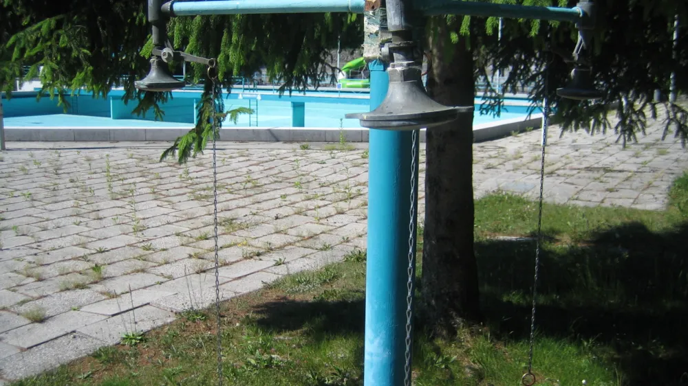 bazen tržič kopali&scaron;če