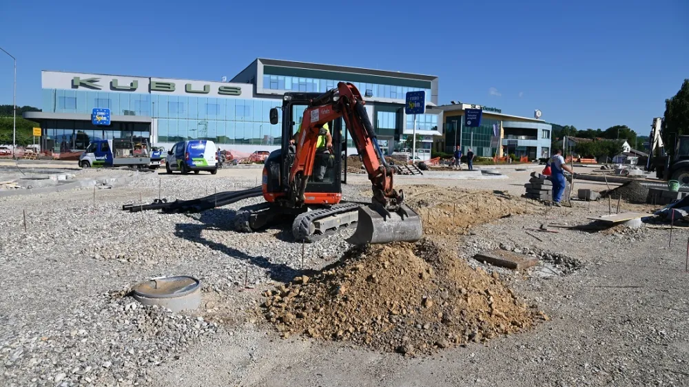 V Kr&scaron;kem sredi julija zaključujejo z obnovo odseka Ceste kr&scaron;kih žrtev med kroži&scaron;čem pri Lesnini in hotelom Kunst. Takoj nato se začne obnova odseka od kroži&scaron;ča pri Lidlu do nakupovalnega sredi&scaron;ča.