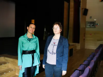 Podžupanja Zuhra Jovanovič je na Občini Ig zadolžena za družbene in kulturne dejavnosti, Polona Skledar pa je na občini vodila projekt gradnje doma kulture (z leve).&nbsp;