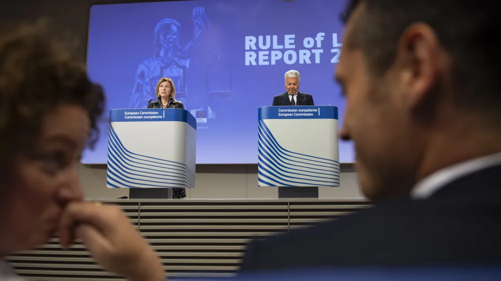 Po letih hitrega nazadovanja vladavine prava v Evropski uniji se je stanje po ocenah evropske komisije &ndash; leto&scaron;nje poročilo sta predstavila komisarja Jourova in Reynders &ndash; relativno stabiliziralo.