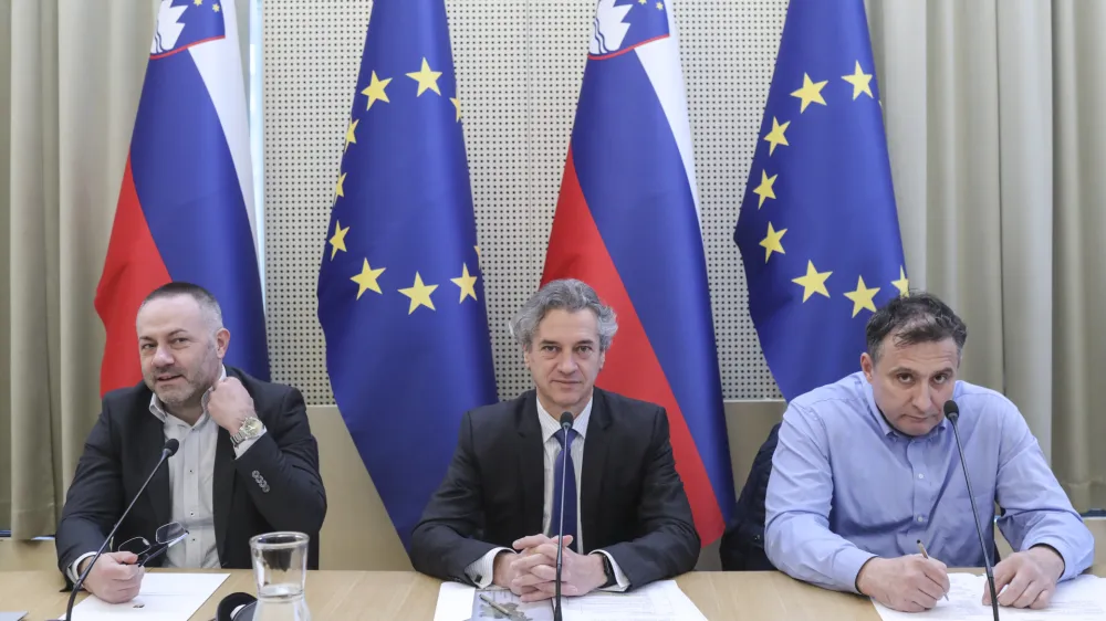 minister za zdravje Danijel Be&scaron;ič Loredan, predsednik vlade dr. Robert Golob, vodja strate&scaron;kega sveta za zdravstvo Dr. Erik Brecelj- 27.01.2023 - Strate&scaron;ki svet za zdravstvo &ndash; ustanovna seja na kateri so med drugim seznanili z analizo stanja v zdravstvu, na podlagi katere bo pripravil predlog zdravstvene reforme //FOTO: Jaka Gasar