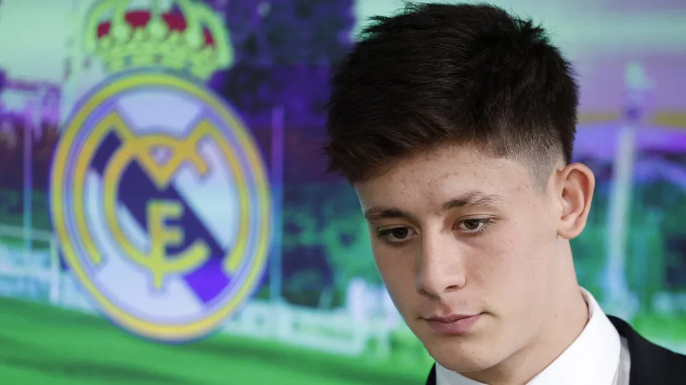 Komaj 18-letni Arda G&uuml;ler bo prihodnjih &scaron;est let nosil dres Reala iz Madrida. Foto; Reuters