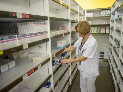 - ilustrativna fotografijazdravila, farmacevtski izdelki, krema, kreme, izdelava zdravil, mazila- Lekarna UKC Ljubljana - dan odprtih vrat - predstavili način priprave zdravil in prostore lekarne, Zalo&scaron;ka 7   //FOTO: Tomaž Zajel&scaron;nik