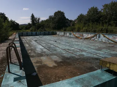 Kopali&scaron;če Vevče, ki je več let zapu&scaron;čeno propadalo, je Mestna občina Ljubljana kupila leta 2018, da ga obnovi.