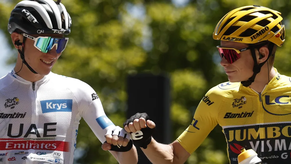 Cycling - Tour de France - Stage 13 - Chatillon-Sur-Chalaronne to Grand Colombier - France - July 14, 2023 UAE Team Emirates' Tadej Pogacar with Team Jumbo&ndash;Visma's Jonas Vingegaard ahead of stage 13 REUTERS/Benoit Tessier