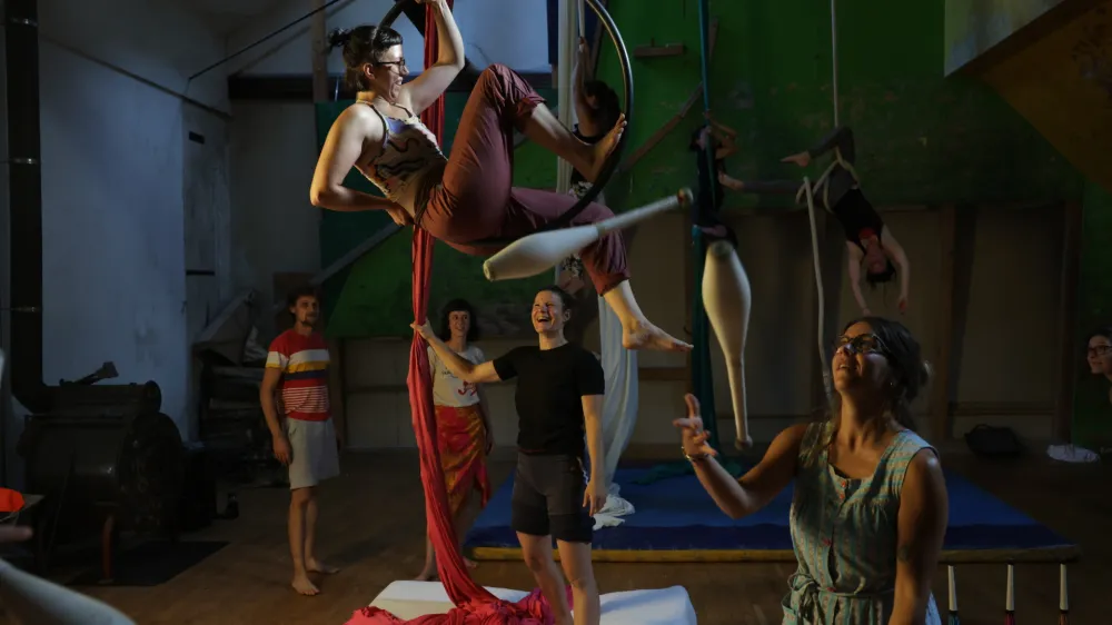 - 15.07.2023 &ndash; Parmova 25 - ustvarjalci morajo zapustiti prostore - cirkus, plesalci //FOTO: Jaka Gasar