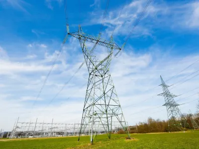 V Sloveniji sicer večino električne energije proizvedemo iz nizkoogljičnih virov v nuklearni elektrarni in hidroelektrarnah, tretjino pa je &scaron;e vedno proizvedemo iz fosilnih goriv v termoelektrarnah. F Eles