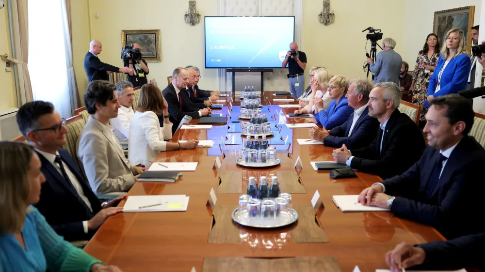 Ljubljana, vlada.<br>Seja sveta za nacionalno varnost, na kateri so razpravljali o nacionalni varnosti RS v luci nestalnega clanstva v Varnostnem svetu Organizacije zdruzenih narodov v obdobju 2024-2025, seje se je je udelezil tudi predsednik vlade Robert Golob.