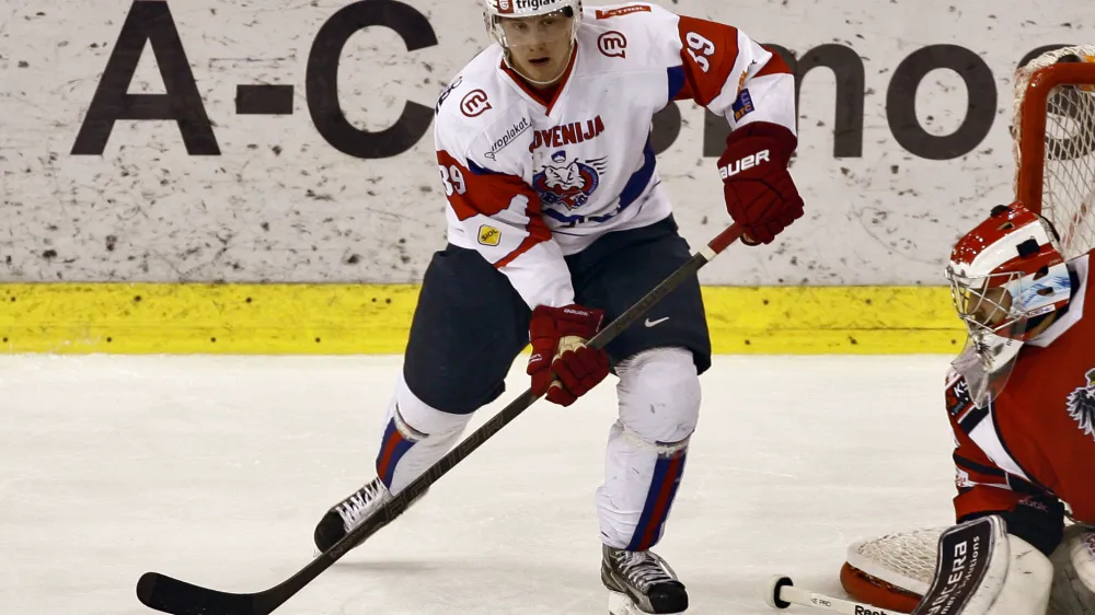 Jan Mur&scaron;ak <br>- hokej - Slovenija: Avstrija, evropski izziv, 3. krog:- Slovenska hokejska reprezentanca je v zadnji tekmi turnirja evropskega izziva premagala Avstrijo s 6:3 in osvojila prvo mesto//FOTO: Bojan Velikonja 