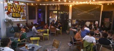 Vrt lahko obratuje samo do desete ure zvečer.