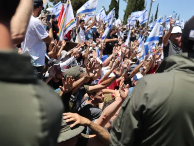 24 July 2023, Israel, Jerusalem: Israeli protesters block the road leading to the Knesset, as Israel's parliament was expected to take a final vote on a key element of the government's controversial plans to restructure the judiciary. Photo: Ilia yefimovich/dpa