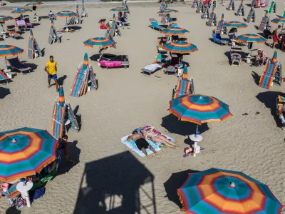 - Portorož - plaža -turizem, turistična sezona - 19.07.2016 - Poletni Dnevnik - počitni&scaron;ka reportaža na slovenski obali - poletno dopustovanje - turizem - poletje -      //FOTO: Bojan Velikonja