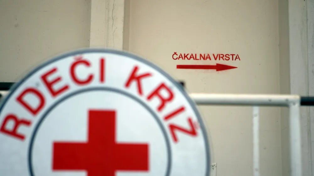 - ilustrativna fotografija - Rdeči križ Slovenije (RKS) - Območno združenje RK Ljubljana - Humanitarni center prehrambenih artiklov, Humanitarni Center - centralno skladi&scaron;če - Trža&scaron;ka cesta 132 //FOTO: Bojan Velikonja