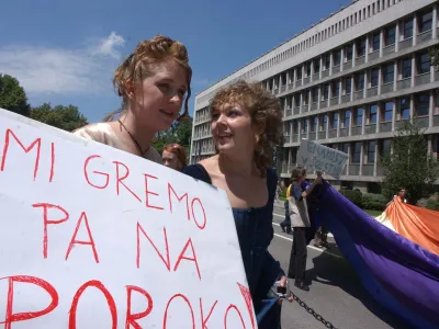 gejevska in lezbična parada, potekala z geslom - Poroka bo - istospolni partnerji