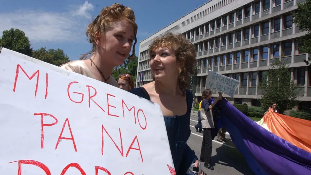 gejevska in lezbična parada, potekala z geslom - Poroka bo - istospolni partnerji