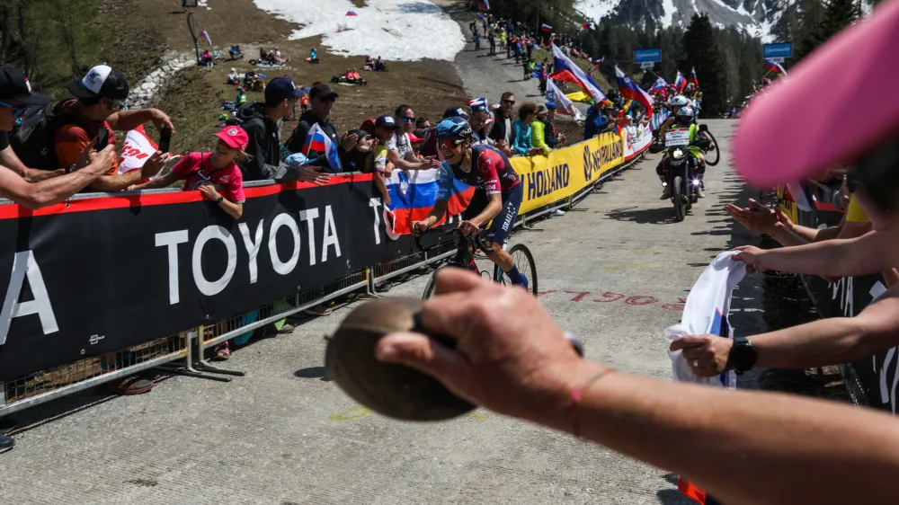 - Slovenski navijači.- 27.05.2023 - Kolesarska dirka po Italiji Giro d'Italia 2023 &ndash; 20. etapa - gorski kronometer Trbiž - Svete Vi&scaron;arje (18,6 km),//FOTO: Bojan Velikonja
