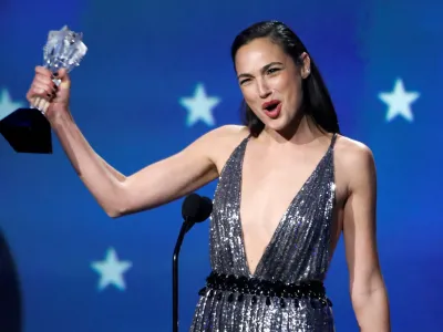 23rd Critics&acirc;&euro;&trade; Choice Awards &acirc;&euro;" Show &acirc;&euro;" Santa Monica, California, U.S., 11/01/2018 &acirc;&euro;" Actress Gal Gadot receives the 2018 #See Her award for her performance in "Wonder Woman." REUTERS/Mario Anzuoni   TPX IMAGES OF THE DAY