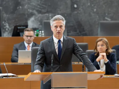 Ljubljana, DZ.<br>Izredna seja DZ, na kateri so med drugim obravnavali predlog novele zakona o odpravi posledic naravnih nesrec.<br>Predsednik vlade Robert Golob.