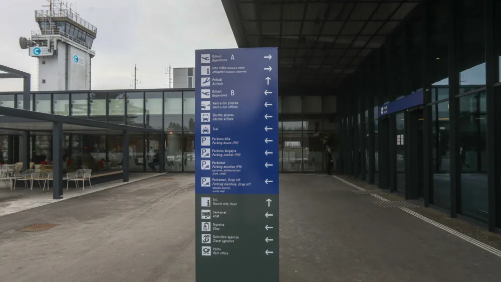 - potni&scaron;ki terminal - - 14.12.2022 - Letali&scaron;če Jožeta Pučnika Brnik &ndash; Aerodrom Ljubljana &ndash; Fraport Slovenija //FOTO: Luka Cjuha