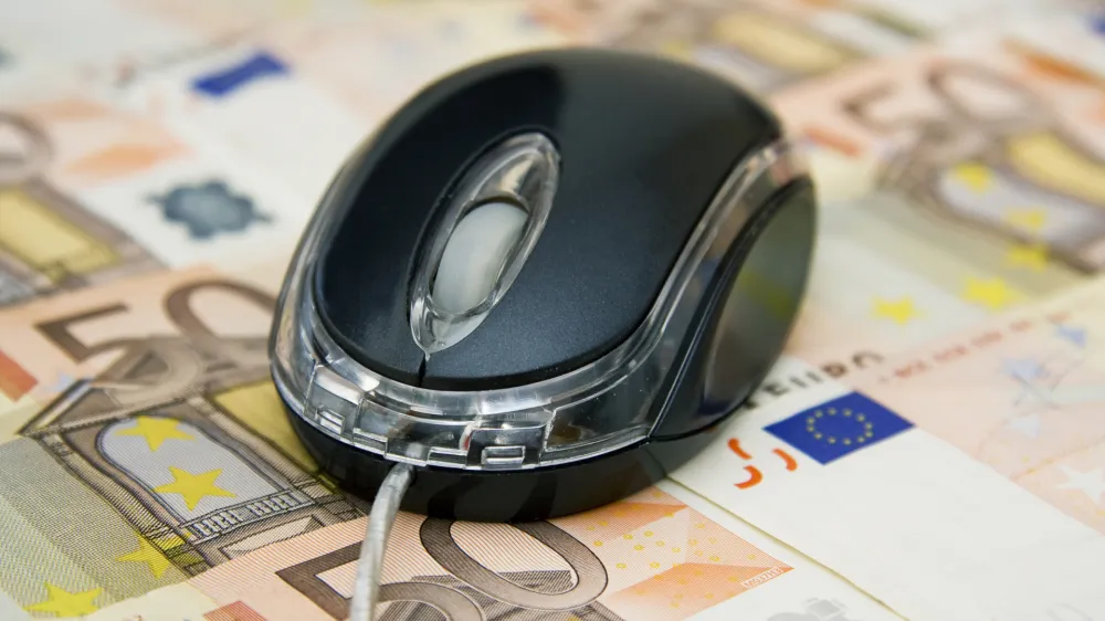 Ogla&scaron;evalci namenjajo spletu že 20 odstotkov svojih ogla&scaron;evalskih proračunov. (Fotografija: dreamstime)