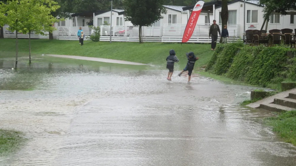 V Termah Čatež je podtalnica kar drla iz ja&scaron;kov. F Dragana Stanković