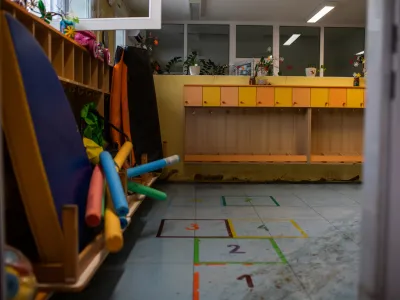 - Vrtec Mi&scaron;kolin enota Sneberje.- Sneberje, odpravljanje posledic poplav. - 04.08.2023. Močno deževje in hude ujme so zajele vso Slovenijo in povzročile hude poplave, plazove in zastoje v prometu. Poplave in ujma 2023.//FOTO: Bojan Velikonja