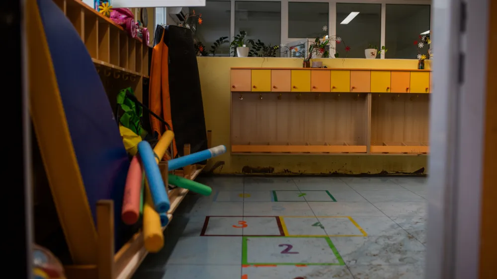 - Vrtec Mi&scaron;kolin enota Sneberje.- Sneberje, odpravljanje posledic poplav. - 04.08.2023. Močno deževje in hude ujme so zajele vso Slovenijo in povzročile hude poplave, plazove in zastoje v prometu. Poplave in ujma 2023.//FOTO: Bojan Velikonja