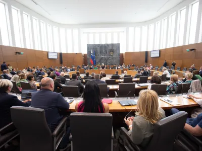 Ljubljana, DZ.<br>Izredna seja DZ, na kateri so med drugim obravnavali predlog novele zakona o odpravi posledic naravnih nesrec.