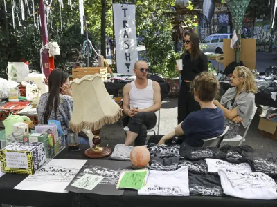 Reciklart je predvsem umetni&scaron;ki festival, ki ljudi spodbuja, da skozi prizmo umetnosti, ustvarjalnosti razmi&scaron;ljajo o pomembnih temah &ndash; tokrat o tekstilni industriji kot eni največjih onesnaževalk okolja.