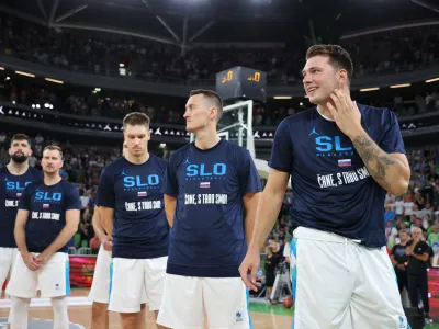 Ljubljana. Stožice. Ko&scaron;arka. Slovenija Črna Gora. Luka Dončić