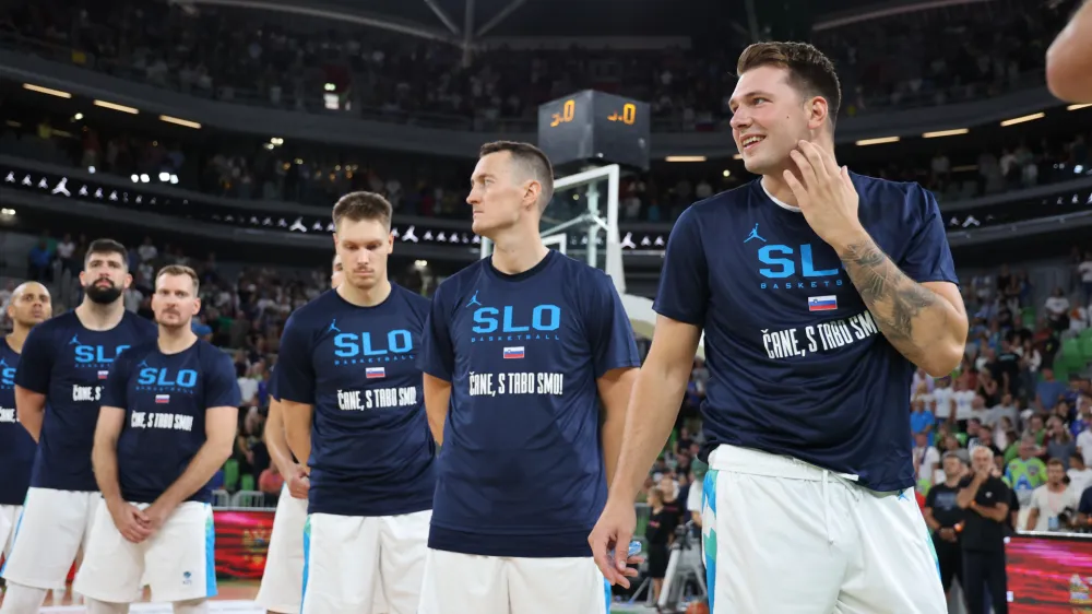 Ljubljana. Stožice. Ko&scaron;arka. Slovenija Črna Gora. Luka Dončić