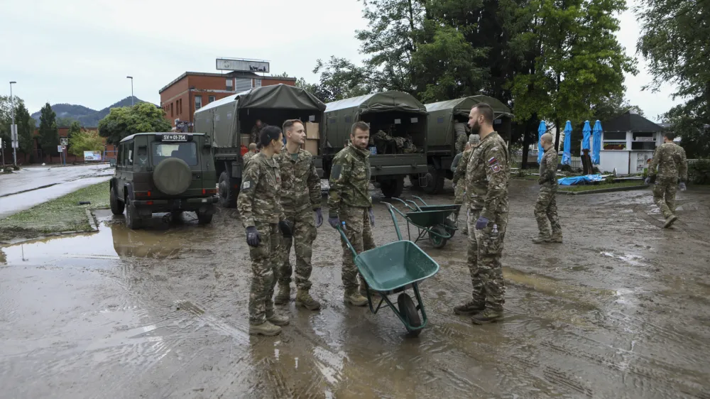 Medvode - slovenska vojska05.08.2023 najhuj&scaron;e poplave v zgodovini Slovenije - slovenija pod vodo - poplave - sanacija - či&scaron;čenjeFOTO: Luka Cjuha