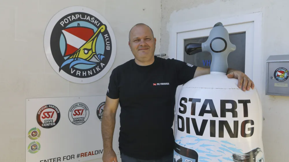 Potaplja&scaron;ki in&scaron;truktor in vodja Potaplja&scaron;kega kluba Vrhnika Bo&scaron;tjan Turk.