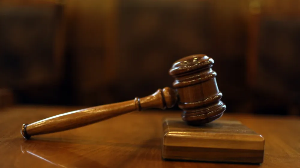 - simbolična fotografija - Ustavno sodi&scaron;če RS - sodni&scaron;ko kladivo - simbol sodstva - pravosodje - pravo - pravičnost - pravica - pravni sistem - tožilstvo - sodna oblast - sodi&scaron;ča -//FOTO: Jaka Gasar