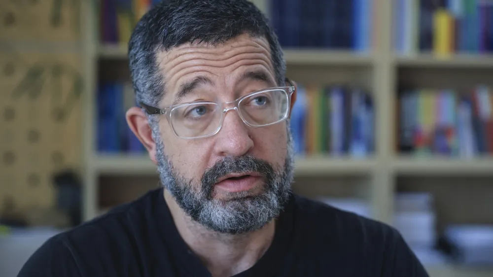 - 22.08.2023 - dr. Max Ajl - strokovnjak za prehransko varnost in okolje - raziskovalec podnebnih in agrarnih problematik na Univerzi v Ghentu ter avtor knjige &raquo;A People's Green New Deal&laquo; //FOTO: Jaka Gasar