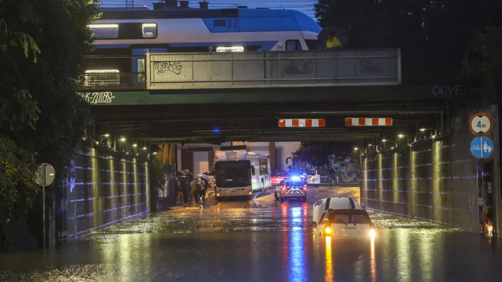 28.08.2023 - poplava v Ljubljani - zalit podvoz &Scaron;martinska cestaFoto: Luka Cjuha