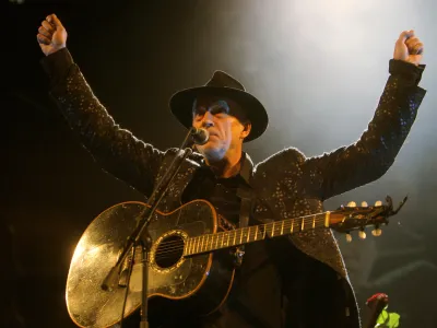 kantavtor Vlado Kreslin&nbsp;- prvi v seriji treh jubilejnih koncertov Vlada Kreslina z naslovom Tista črna kitara, ki jih je posvetil jubileju 50 koncertov in 20-letnem koncertiranju v Cankarjevem domu. koncert v CD&nbsp;&nbsp;//FOTO: Jaka Adamič&nbsp;