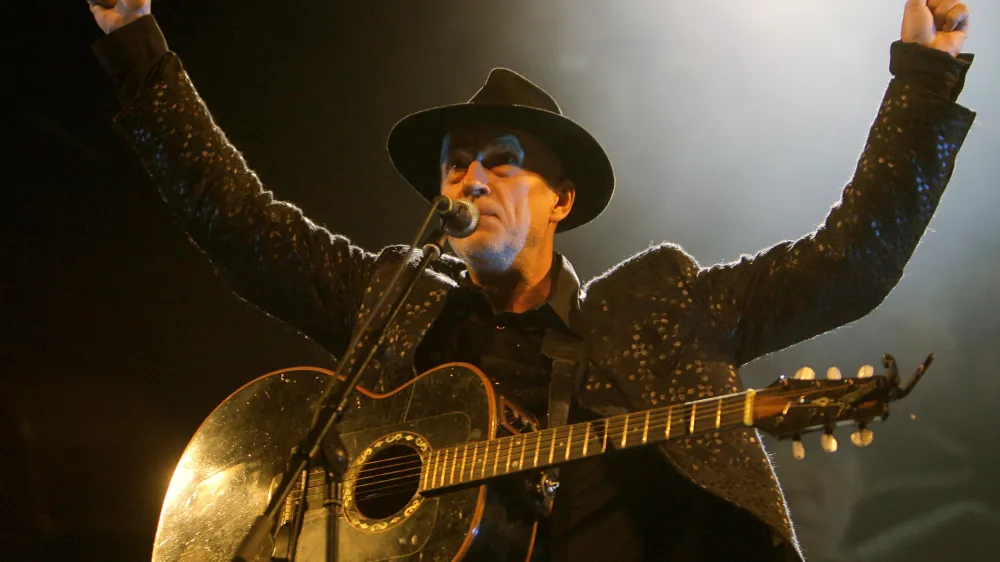 kantavtor Vlado Kreslin&nbsp;- prvi v seriji treh jubilejnih koncertov Vlada Kreslina z naslovom Tista črna kitara, ki jih je posvetil jubileju 50 koncertov in 20-letnem koncertiranju v Cankarjevem domu. koncert v CD&nbsp;&nbsp;//FOTO: Jaka Adamič&nbsp;