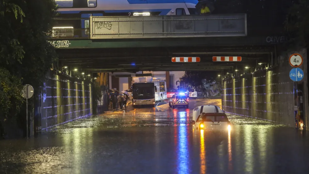 28.08.2023 - poplava v Ljubljani - zalit podvoz &Scaron;martinska cestaFoto: Luka Cjuha
